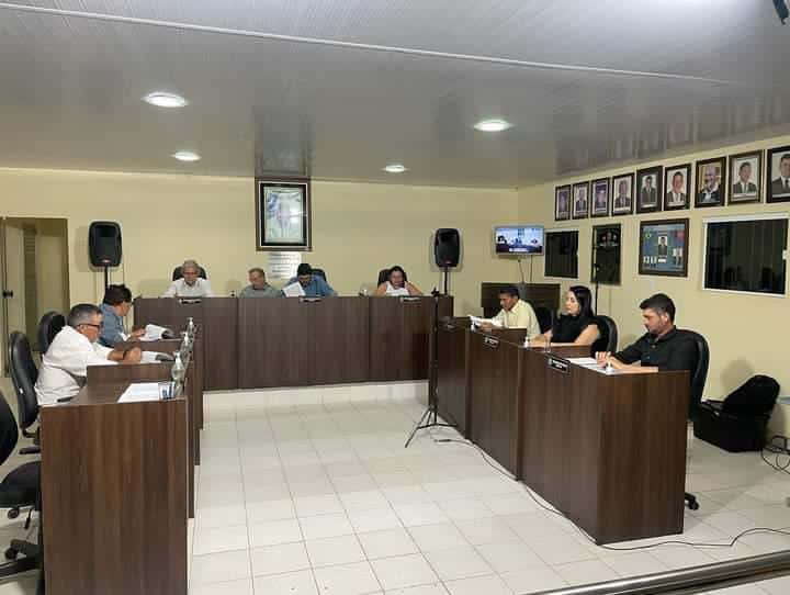 Câmara de Caraúbas realiza sessão extraordinária e aprova nova lei de licitações públicas