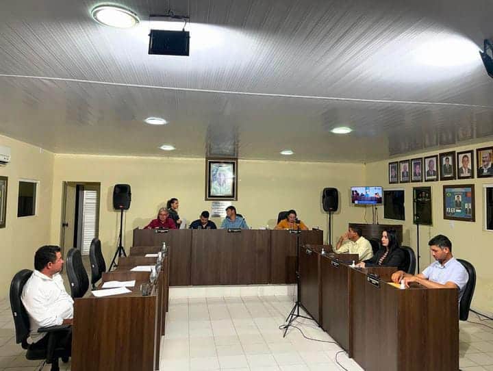 Câmara de Caraúbas realiza sessão ordinária e aprova projetos de interesse da população