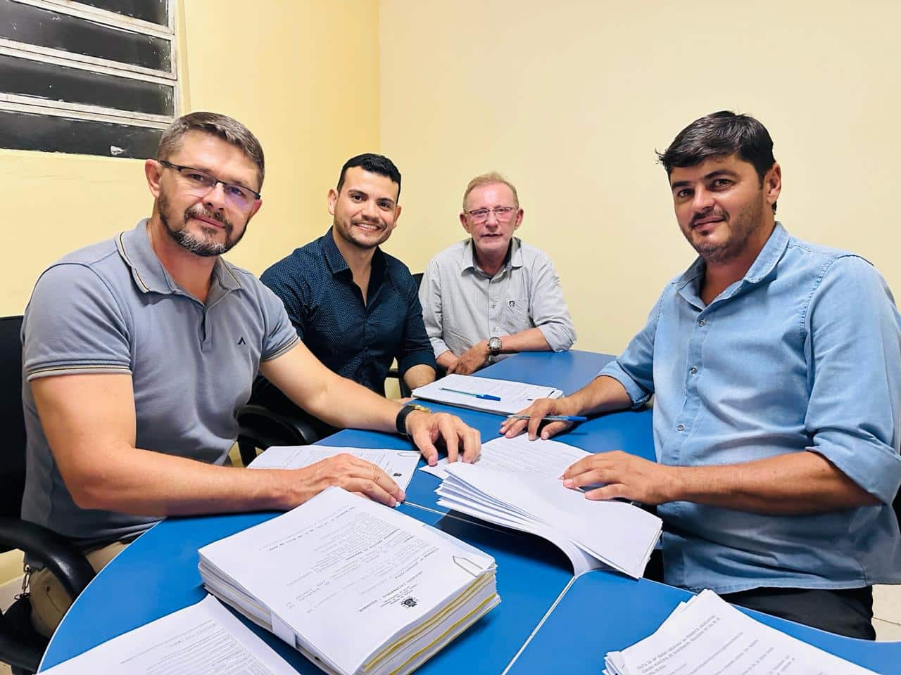 Presidente da Câmara de Caraúbas se reúne com equipe técnica e define metas para 2024