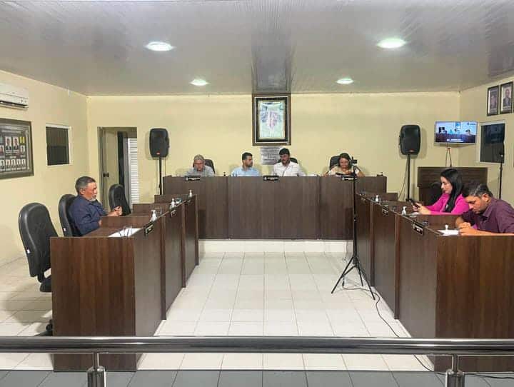Câmara de Caraúbas realiza sessão ordinária e aprova projetos de interesse da população