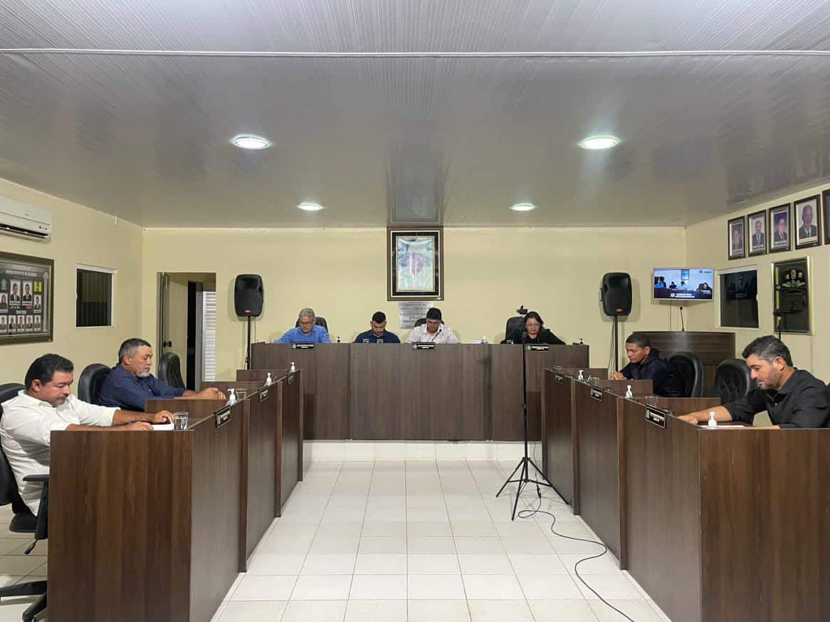 Câmara de Caraúbas realiza sessão ordinária com aprovação de projetos importantes
