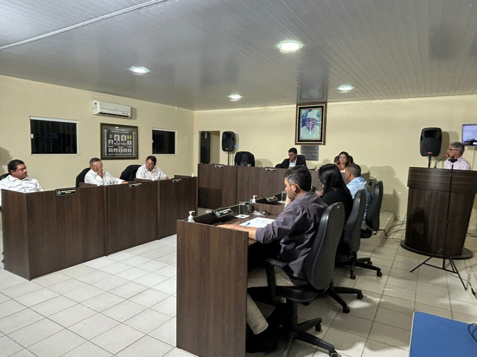 Câmara de Caraúbas realiza sessão ordinária e aprova importantes projetos em benefício da população