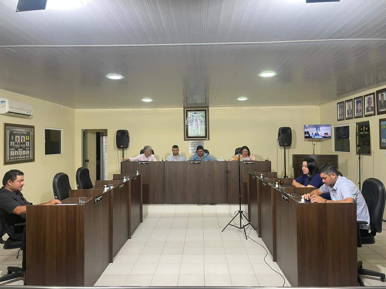 Câmara de Caraúbas realiza sessão ordinária e debate temas de interesse da população