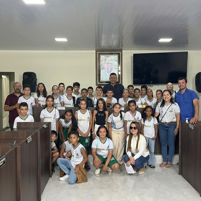 Câmara de Portas Abertas: Jovens Conhecem o Funcionamento do Legislativo